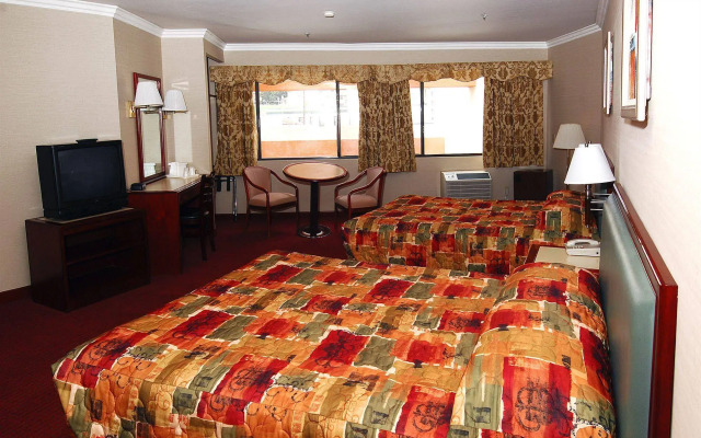 Metro Plaza Hotel