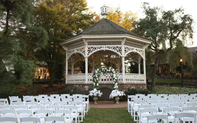 Golden Plough Inn At Peddlers Village
