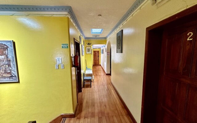 Hostal Taxo Yura