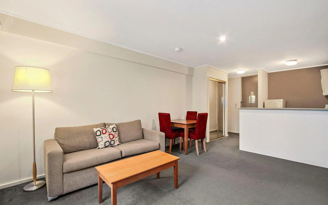 Knox International Hotel & Apartments