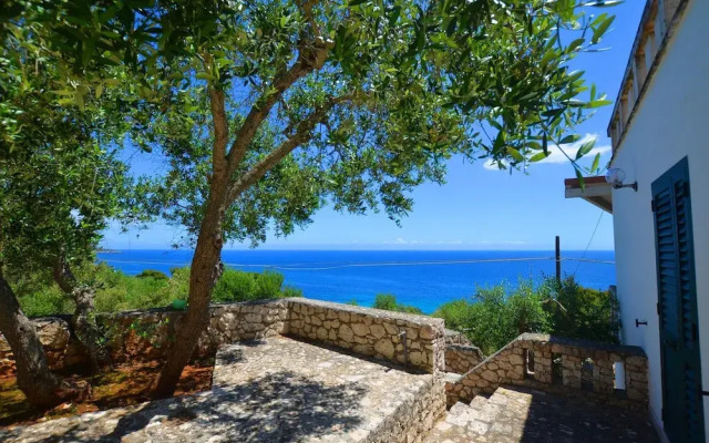 And001 in Andrano With 4 Bedrooms and 2 Bathrooms