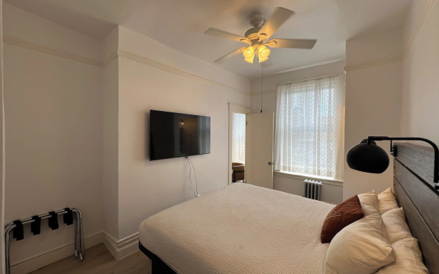 The Andrews Hotel - photo 4