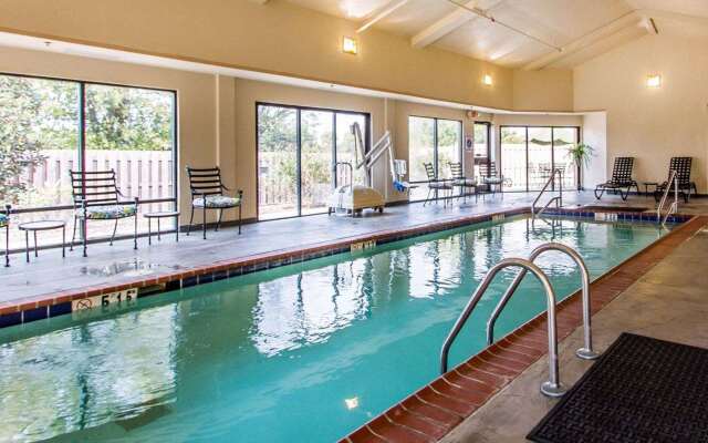 Quality Inn & Suites Benton - Draffenville