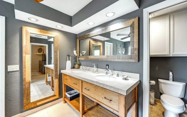 Lakefront Home: Hot Tub & Game Room in Spicewood