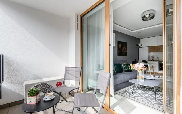 M&R Apartament Airport&Business DeLuxe Cybernetyki