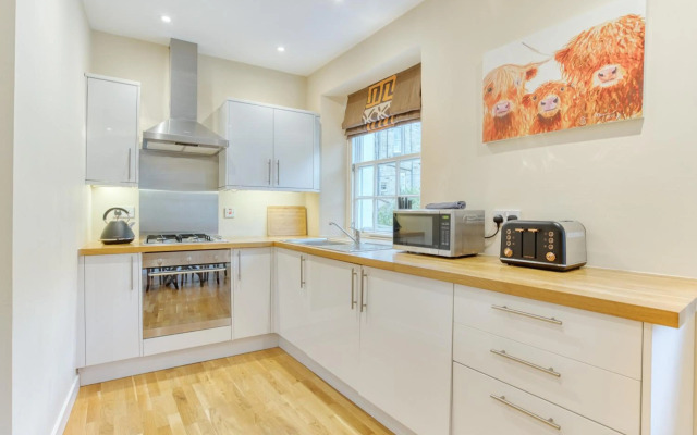 The Gloucester Lane Residence