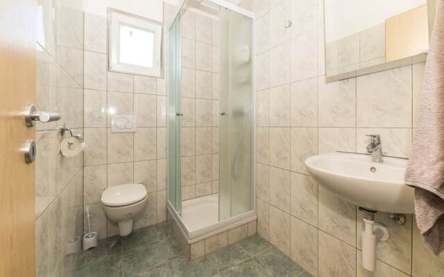 Spacious Villa in Maslenica with Swimming Pool