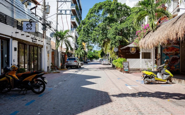 Menesse Town Tower 203 1 Bedroom Condo