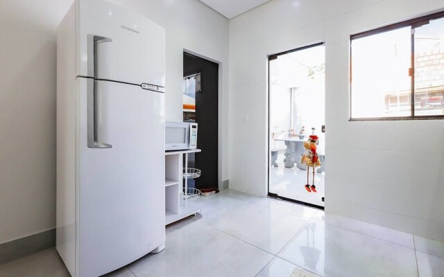 Casa Moderna em Condomínio de Canasvierias
