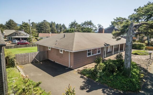 Surfers Cove 3 Br home by RedAwning