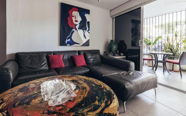 Cozy 2BR King Beds - Rooftop Pool - Fast Wifi