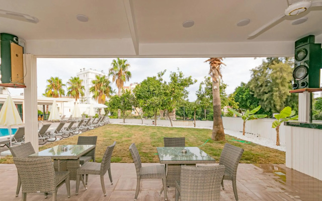 Lara World Hotel