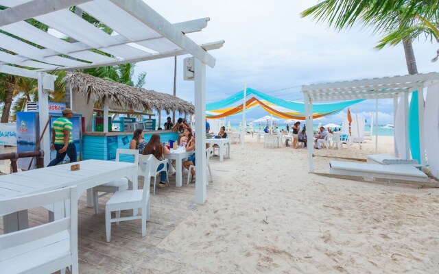 C202 Florisel - Beach Lovely Apartment!