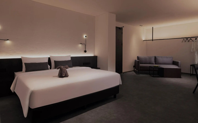 REZ Hotel
