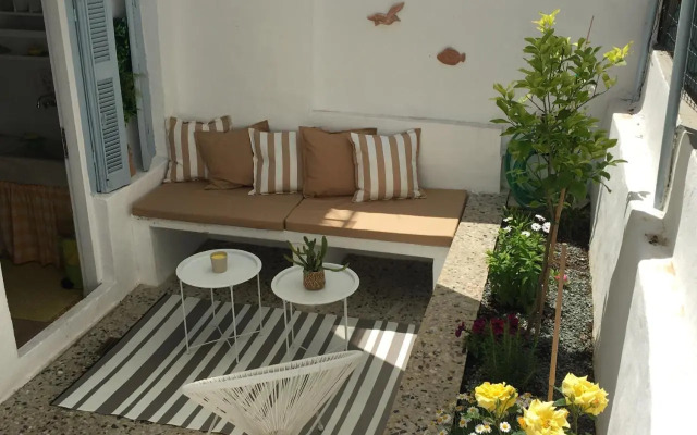 Cozy House with Backyard at Iraklio Attikis