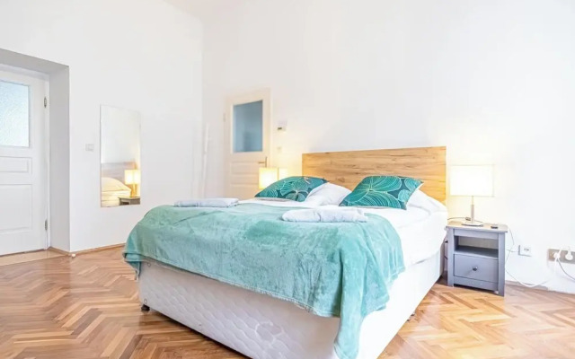 3BR Apt 15 Min from Landstraße Hub