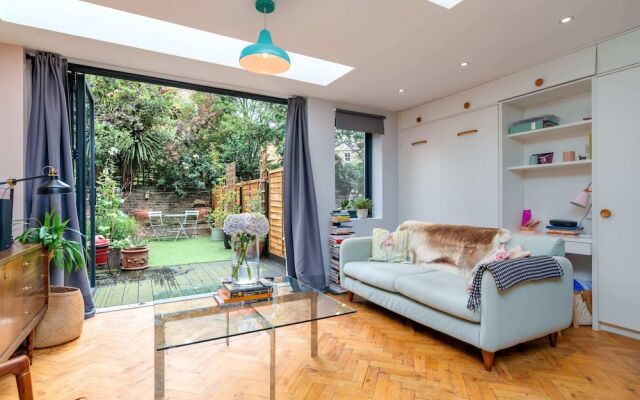 Modern 1BR Home in Trendy Dalston W/terrace