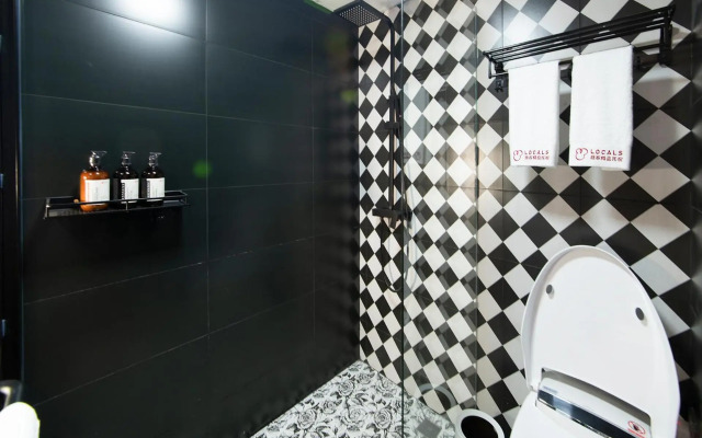 Locals Apartment House 42