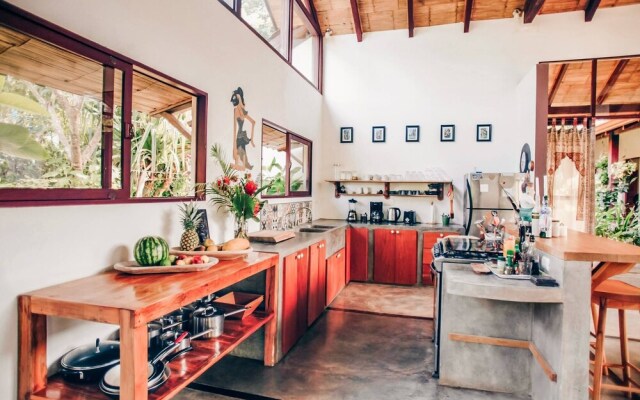 La Pergola, Unique Traditional Villa With Pool