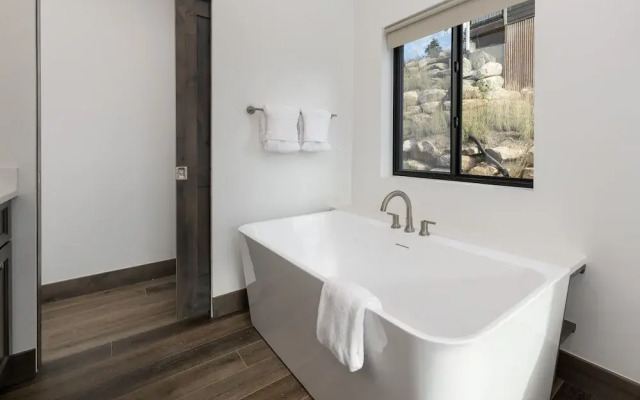 Scenic Perch 2 Bedroom Home