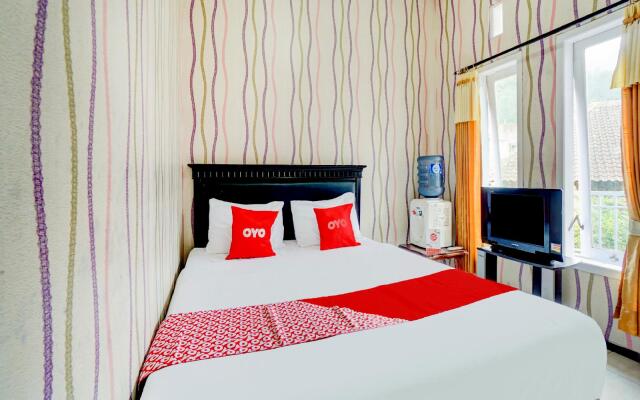 OYO 90284 Villa Biru