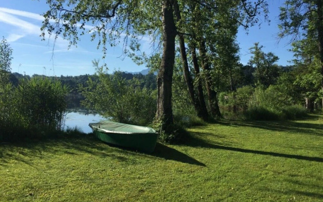 Holiday Apartment Paradise by the Lake