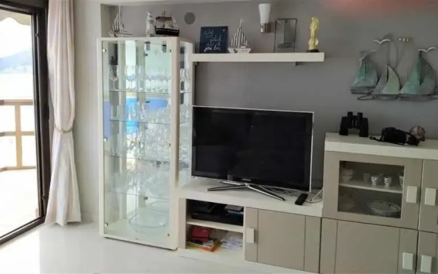 Vistas panorámicas a la playa 4º piso Calpemar