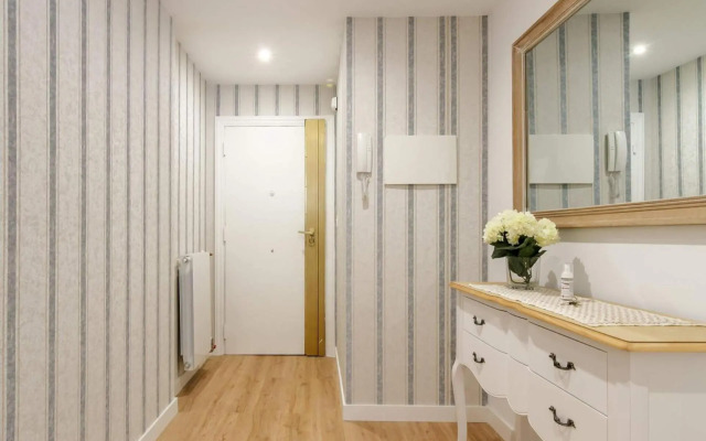 Urban Class apartament by the urban hosts