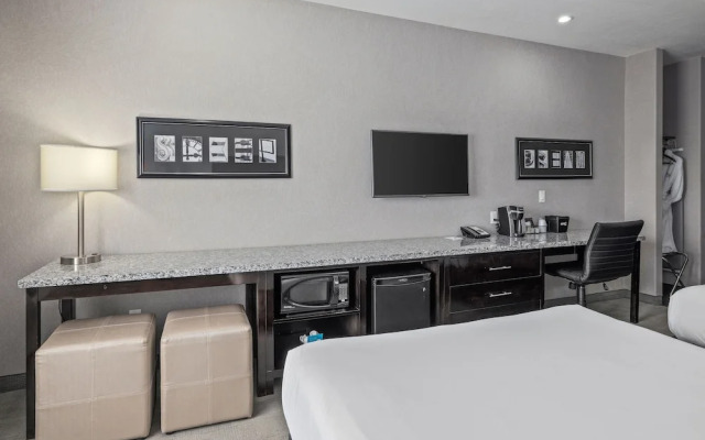 Home Inn and Suites Regina Airport