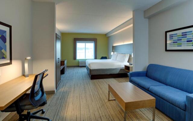 Holiday Inn Express Hotel and Suites Nashville-Opryland, an IHG Hotel