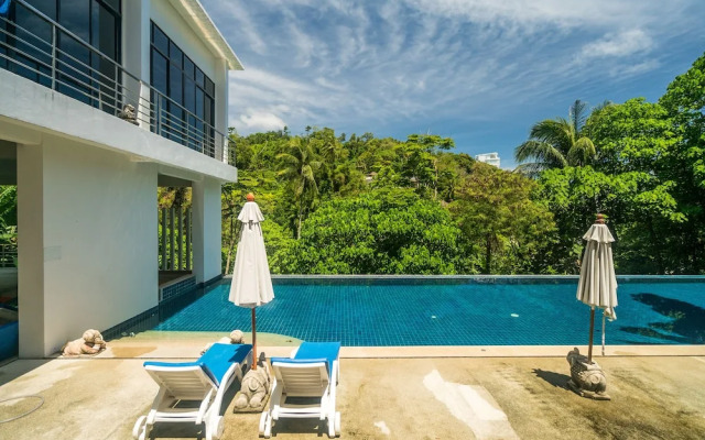 The Palm at Veloche by Lofty