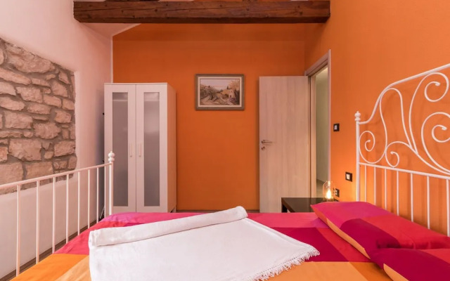 Apartment With Private Pool in Pula