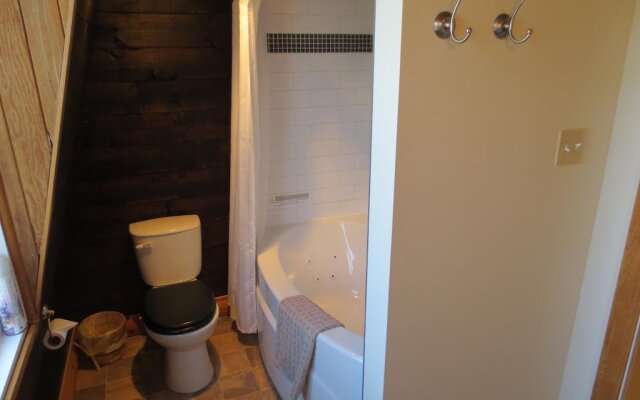 Couette et Fourchette, Saint sauveur B&B au cœur du village, Restaurant Apportez votre vin
