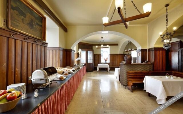 Mate Dependance Hotel