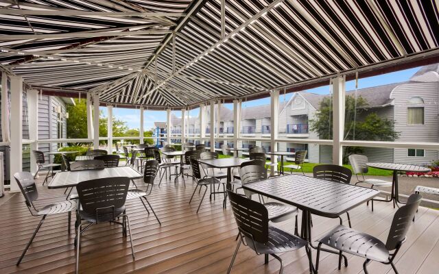 Best Western Harbour Pointe Lakefront