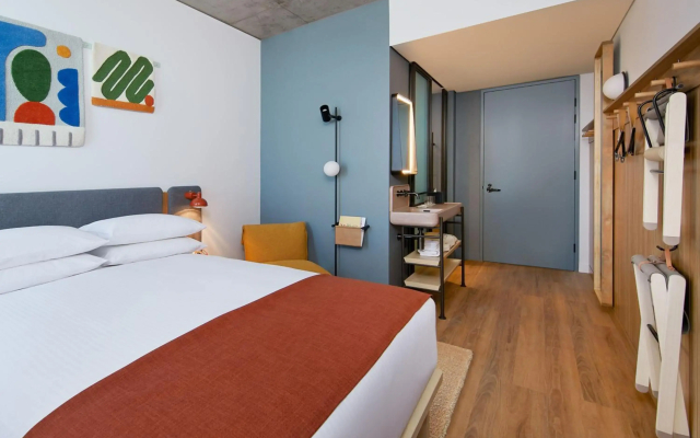Moxy Sydney Airport