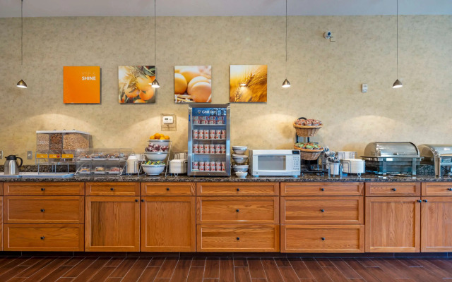 Comfort Suites Anchorage International Airport