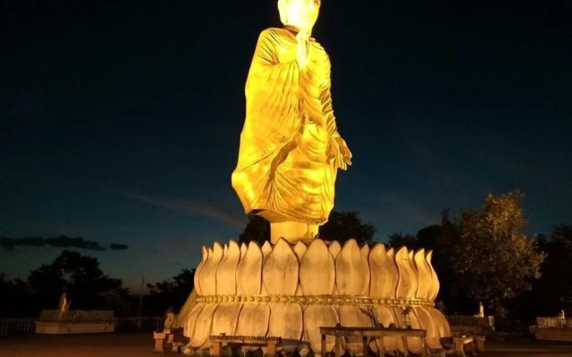 Famous Hotel Ngapali