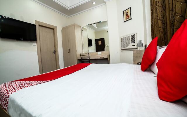 OYO 15248 Hotel Shreemaa