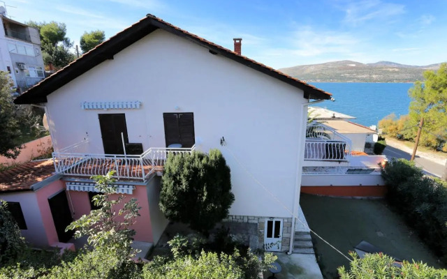 Apartment Arbanija 8651d