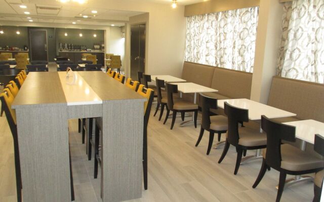 Best Western Plus Bloomington East Hotel