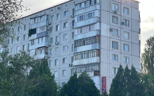 Apartments on Stroiteley Avenue 13