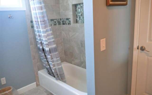 Beach Breezes - 4 Br Home