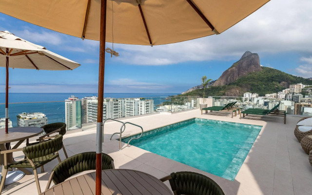 (902-B) Studio com Vista Mar e Comodidades