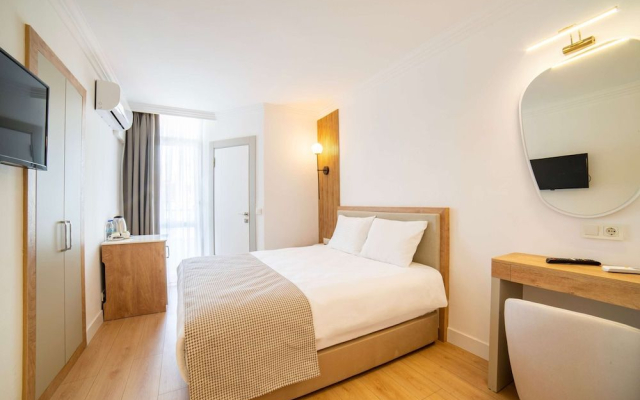 Golda Hotel