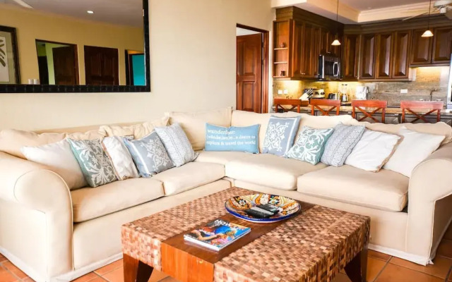 Spectacular - spacious unit in Flamingo in front of the beach