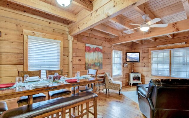 Black Bear Hideaway 3 Bedroom Home with Hot Tub
