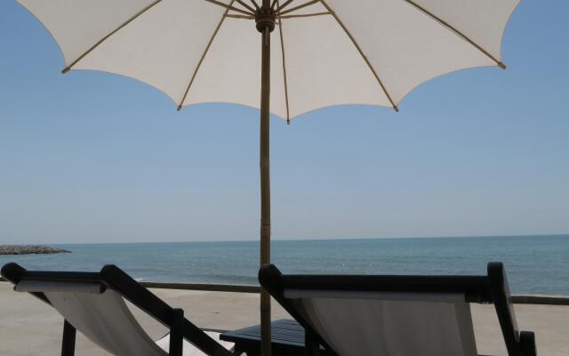Chomtalay Resort at Had Chaosamran Beach