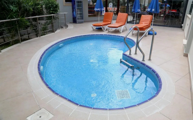 Club Karakas Apart