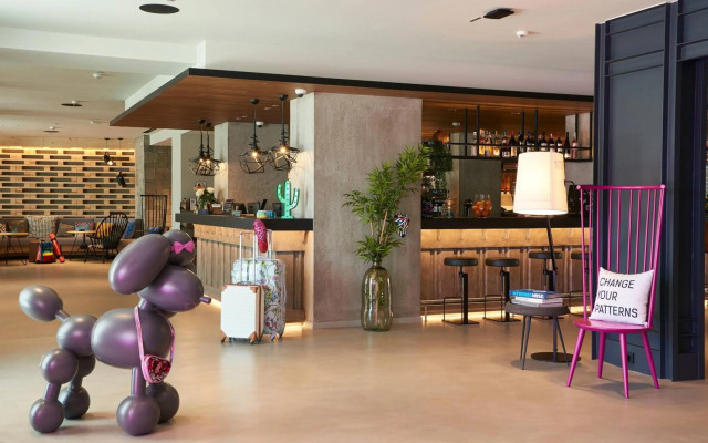 Moxy Patra Marina